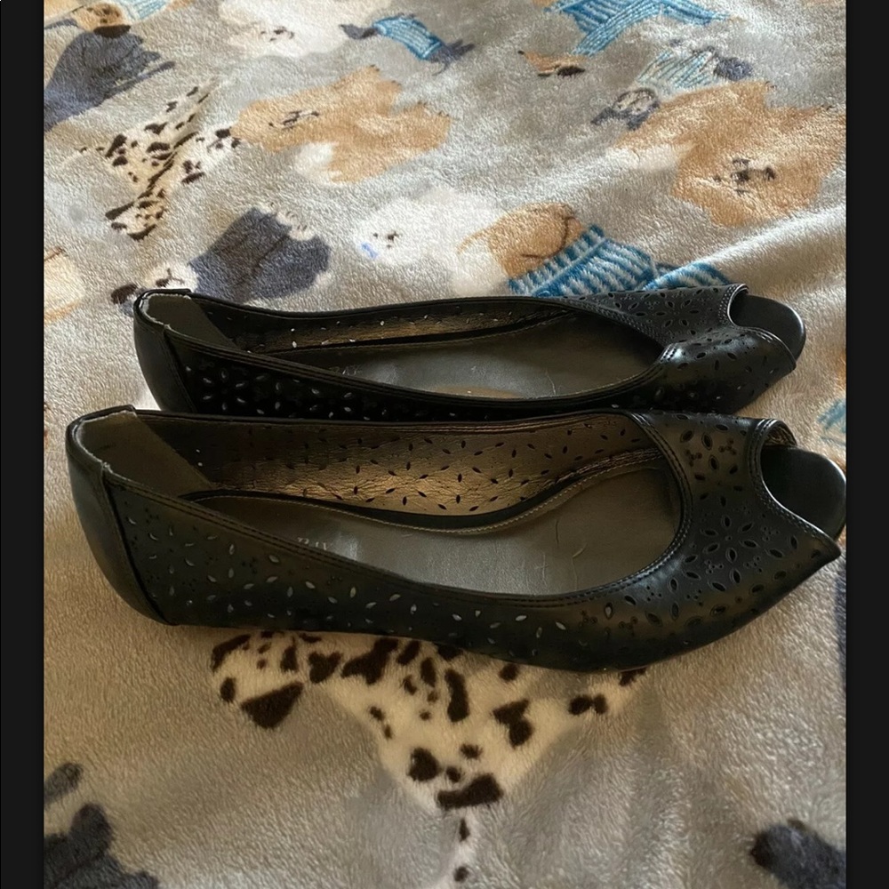 Women’s St. John’s Bay black short wedges size 9M